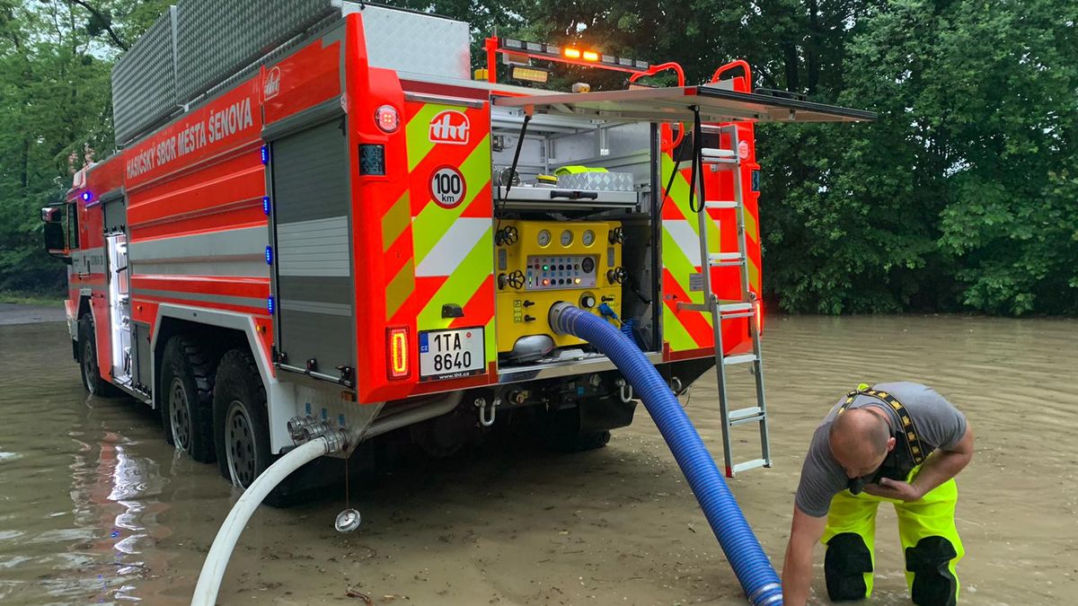 Moravskoslezští hasiči mají nové cisterny se speciální sirénou, jsou víc slyšet